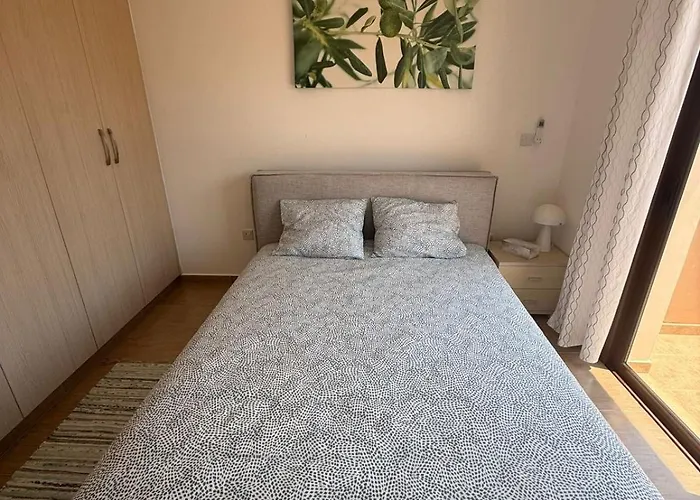 Dene Hollow Kapparis Vila