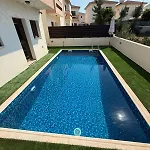 Dene Hollow Kapparis * Paralimni