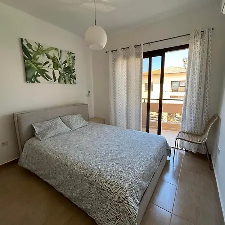 Dene Hollow Kapparis * Paralimni