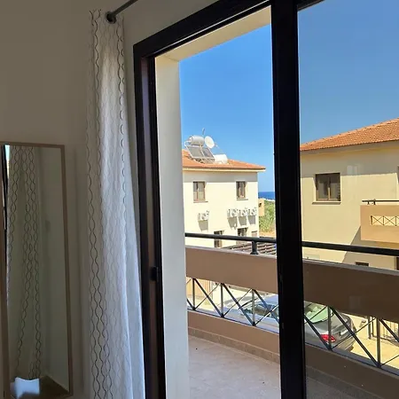 Dene Hollow Kapparis * Paralimni