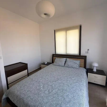 Dene Hollow Kapparis * Paralimni