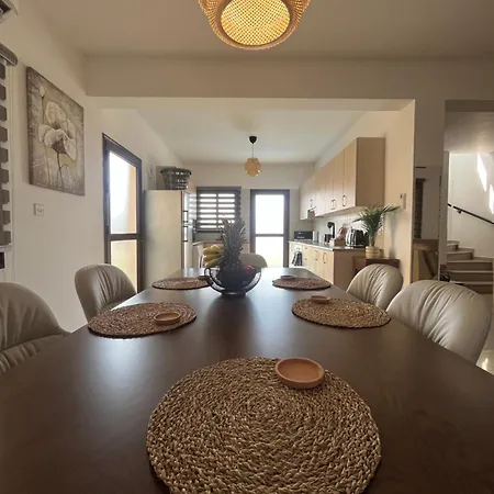 Vilă Dene Hollow Kapparis *